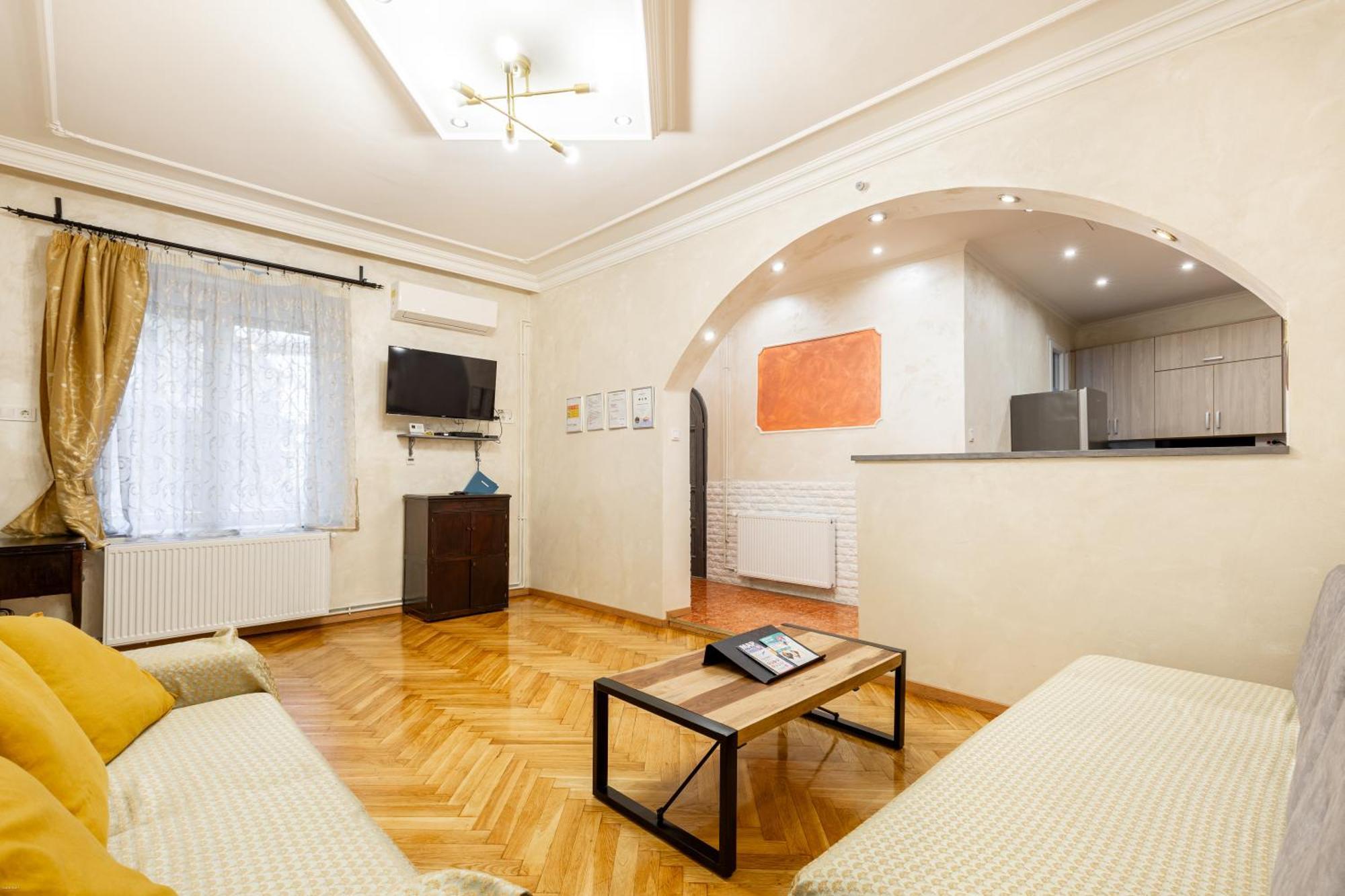 Apartamento Mari&Emi Flat In Corvin Budapest Exterior foto