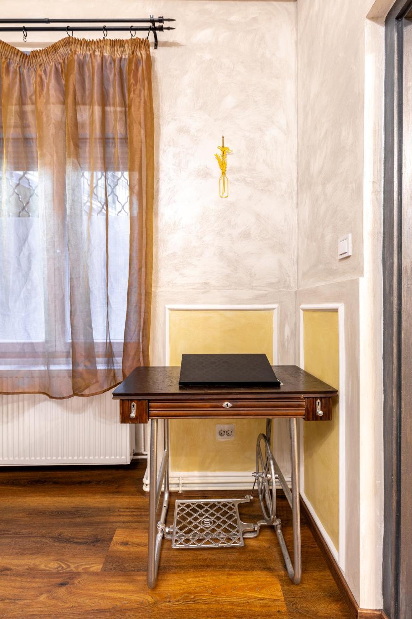 Apartamento Mari&Emi Flat In Corvin Budapest Exterior foto