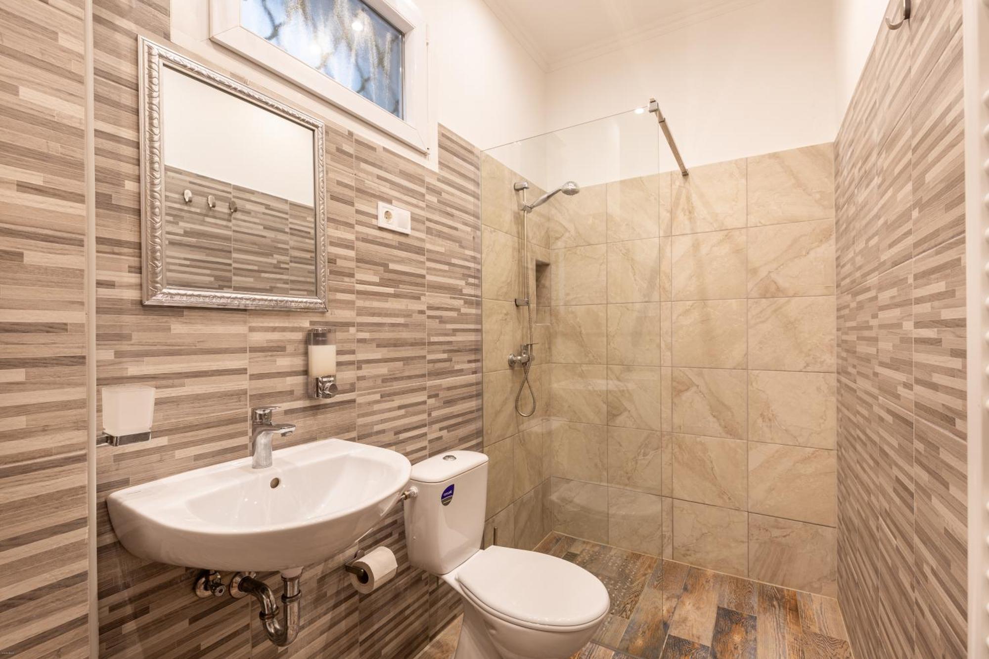 Apartamento Mari&Emi Flat In Corvin Budapest Exterior foto