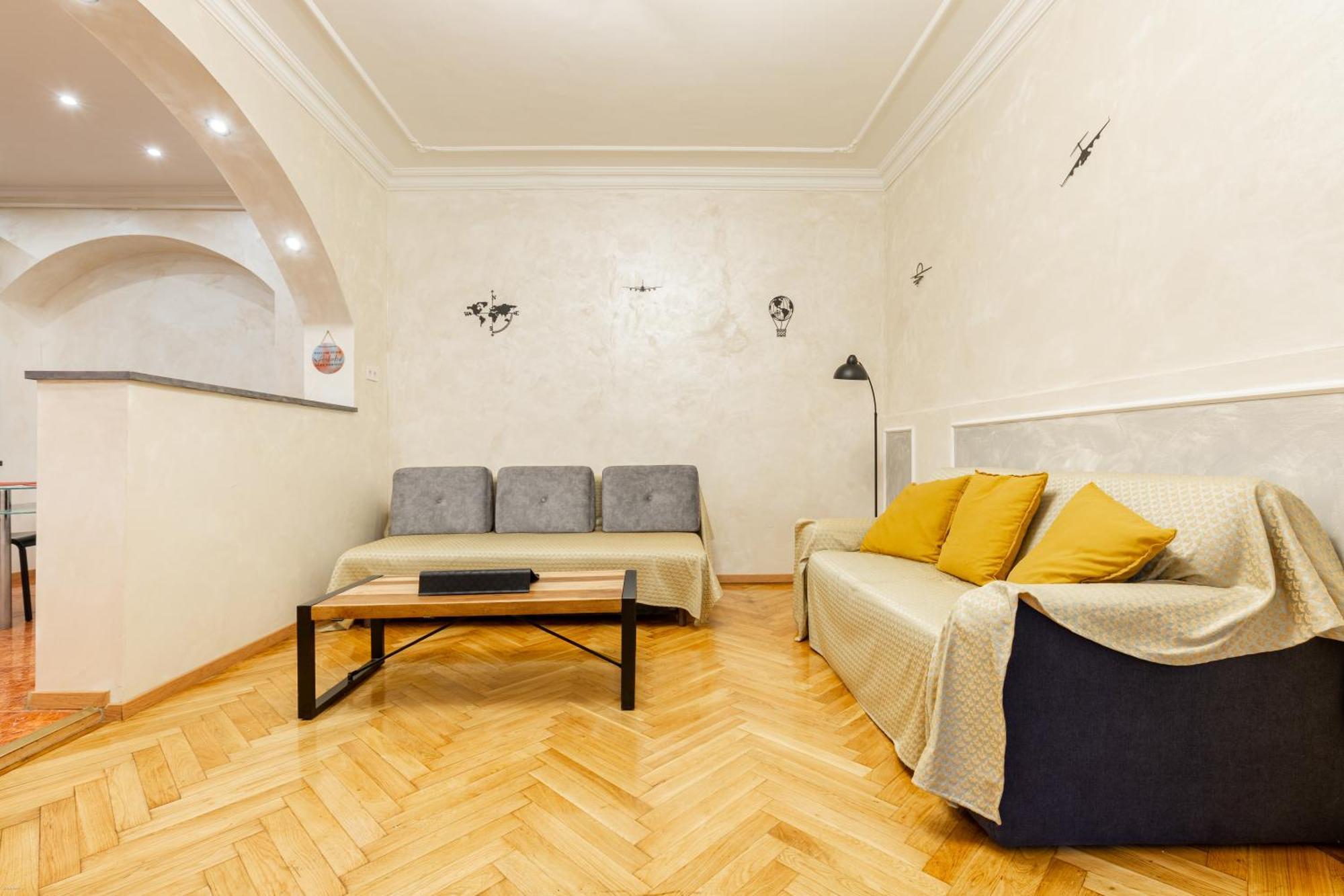 Apartamento Mari&Emi Flat In Corvin Budapest Exterior foto