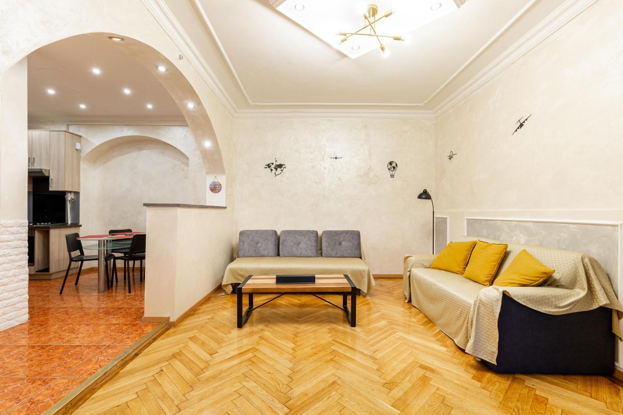 Apartamento Mari&Emi Flat In Corvin Budapest Exterior foto